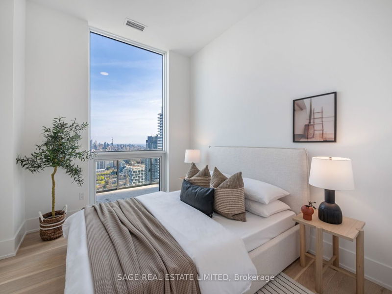 Preview image for 39 Roehampton Ave #4602, Toronto