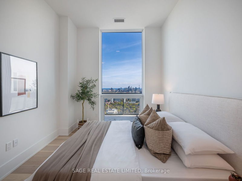 Preview image for 39 Roehampton Ave #4602, Toronto