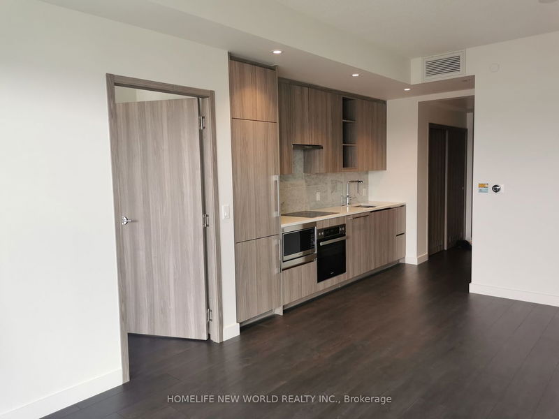 Preview image for 95 Mcmahon Dr #811, Toronto