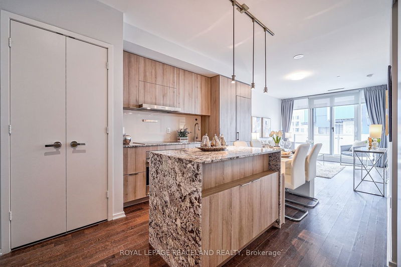 Preview image for 1 Bloor St E #4208, Toronto