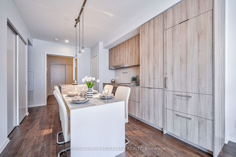 Preview image for 1 Bloor St E #4208, Toronto