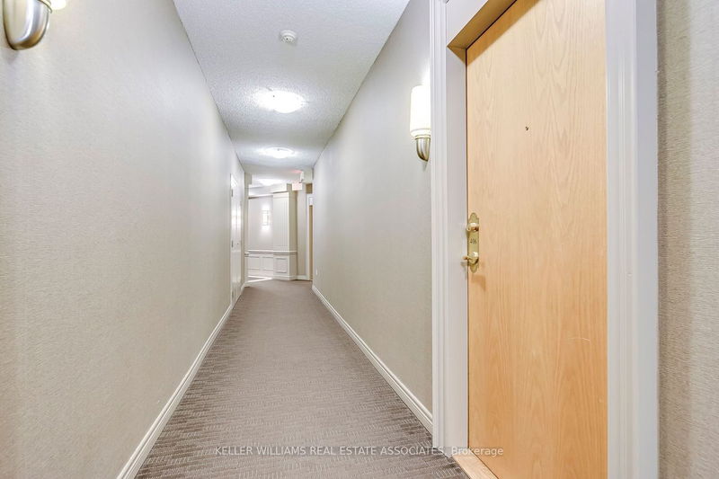Preview image for 2 Edith Dr #406, Toronto