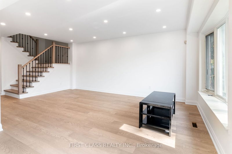 Preview image for 105 Mentor Blvd, Toronto