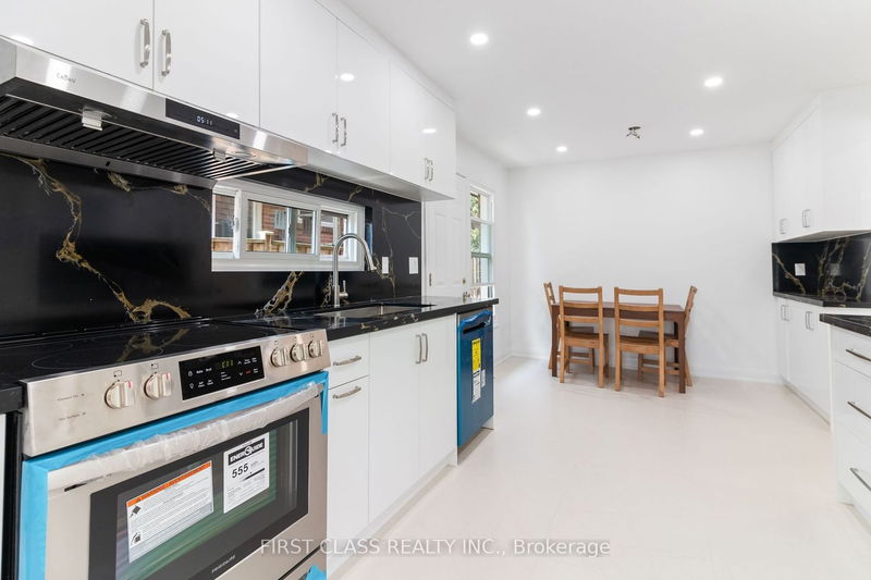 Preview image for 105 Mentor Blvd, Toronto