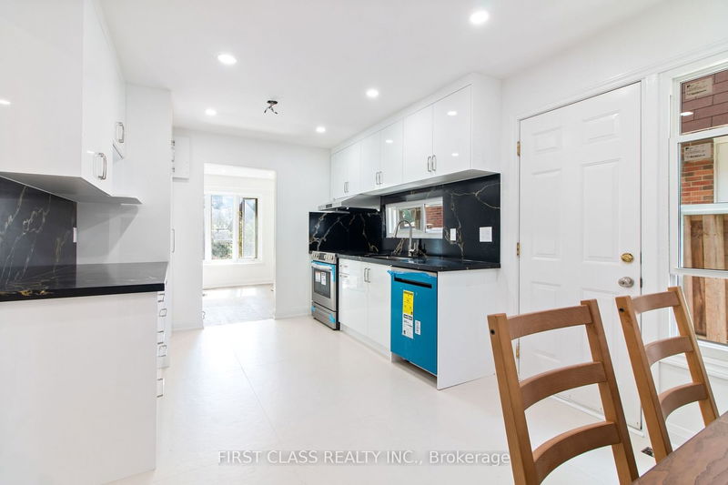 Preview image for 105 Mentor Blvd, Toronto