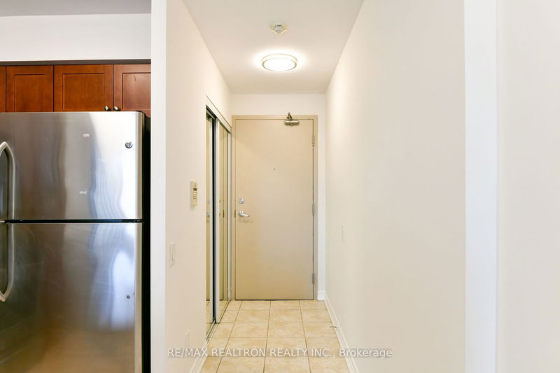 Preview image for 60 St Clair Ave W #1005, Toronto