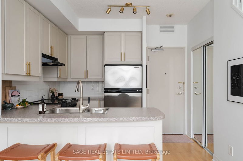 Preview image for 901 Queen St W #414, Toronto