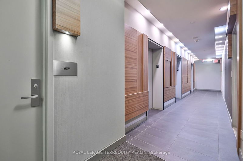 Preview image for 75 St Nicholas St #1609, Toronto