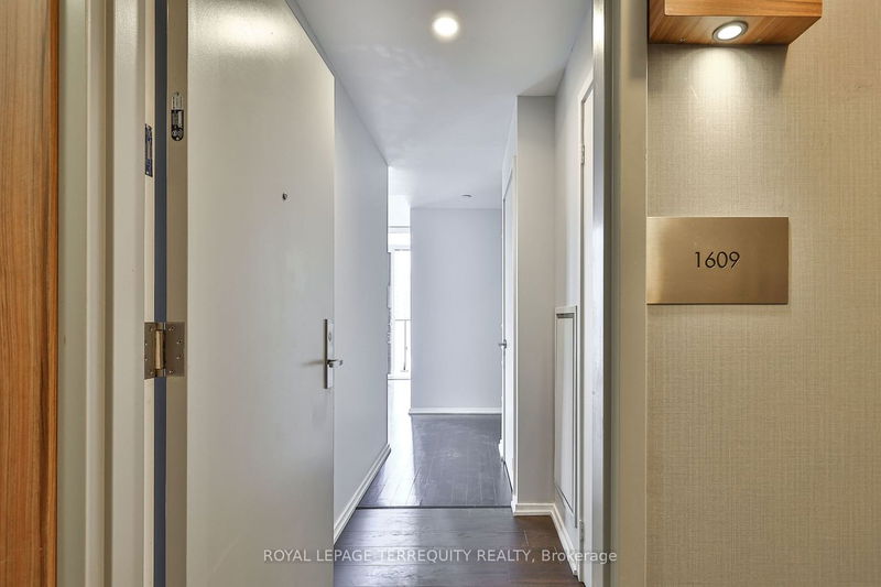 Preview image for 75 St Nicholas St #1609, Toronto
