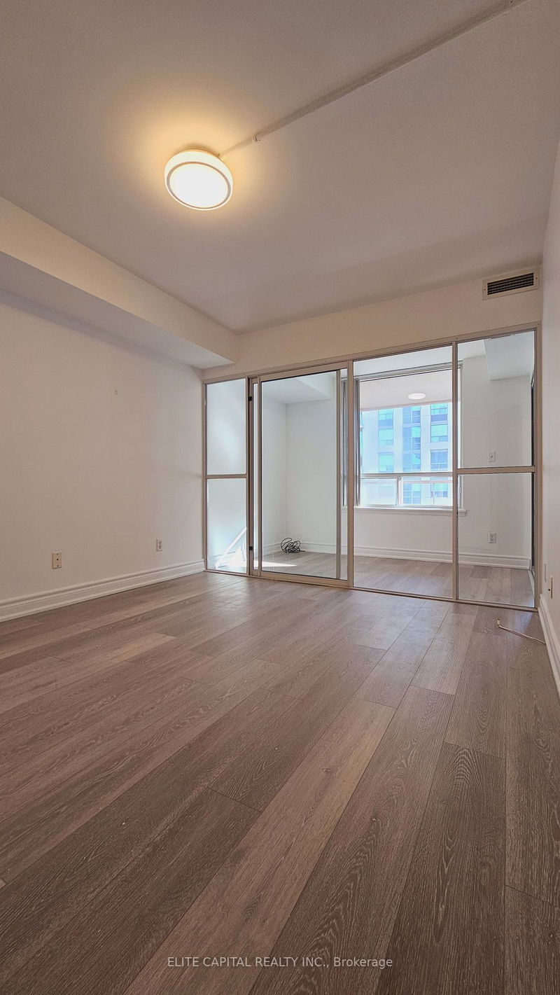 Preview image for 18 Hillcrest Ave #906, Toronto