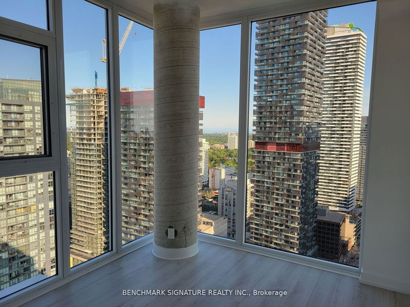 Preview image for 33 Helendale Ave #2903, Toronto