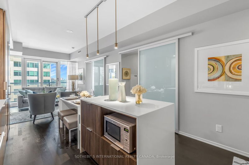 Preview image for 1 Bloor St E #1812, Toronto