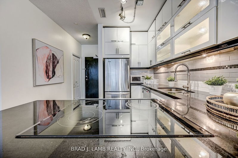 Preview image for 393 King St W #904, Toronto