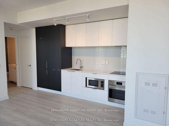 Preview image for 33 Helendale Ave #2903, Toronto