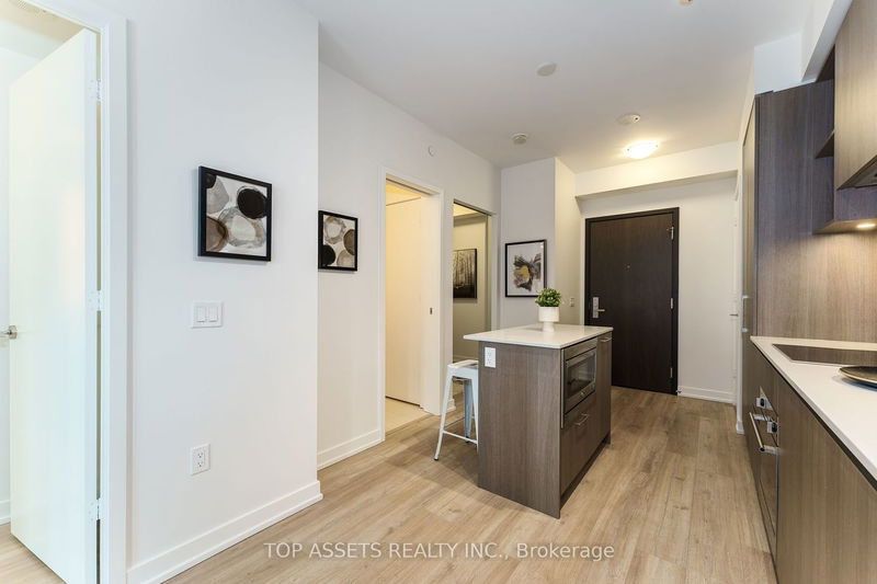 Preview image for 1 Yorkville Ave #3701, Toronto