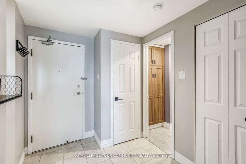 Preview image for 77 Harbour Sq W #809, Toronto