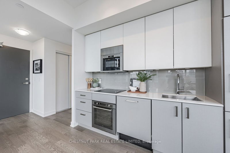 Preview image for 17 Dundonald St #1703, Toronto