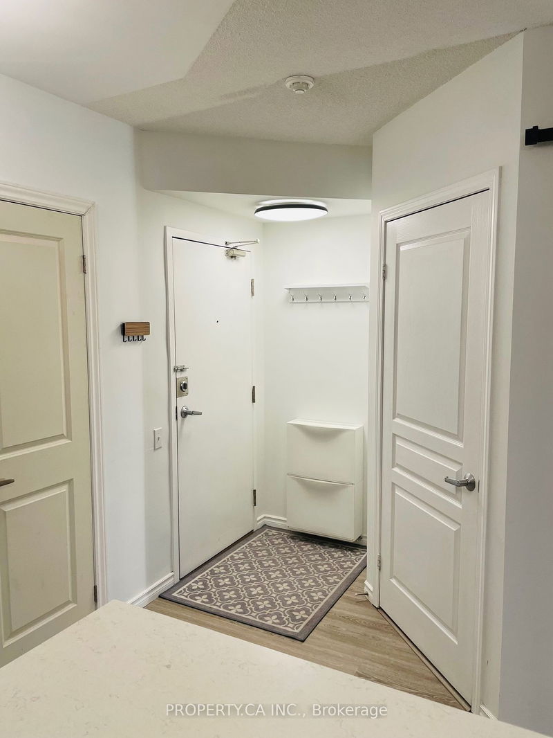 Preview image for 140 Bathurst St #Ph02, Toronto
