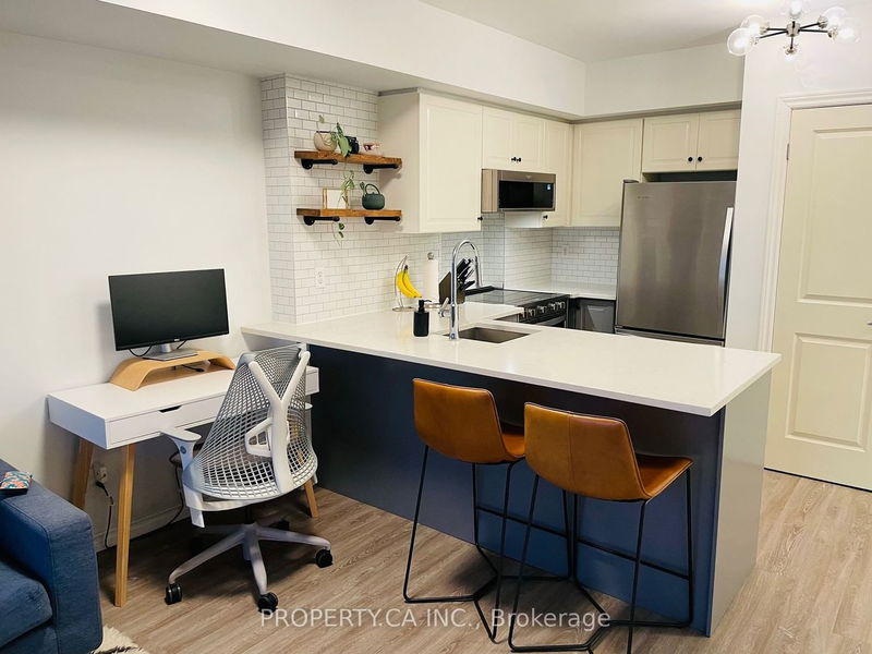 Preview image for 140 Bathurst St #Ph02, Toronto