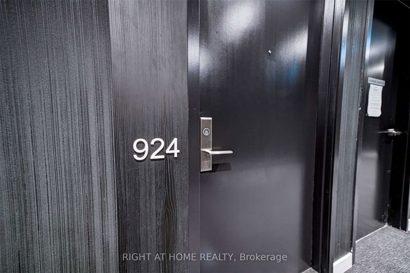 Preview image for 20 Edward St #924, Toronto