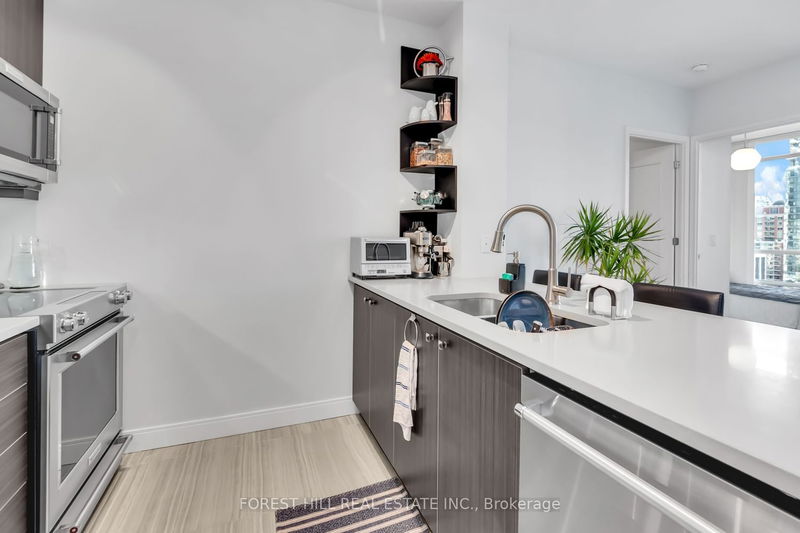 Preview image for 825 Church St #1701, Toronto