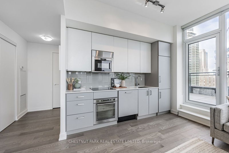 Preview image for 17 Dundonald St #1703, Toronto