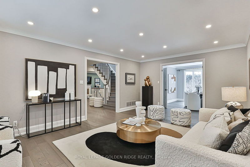 Preview image for 55 Riderwood Dr, Toronto