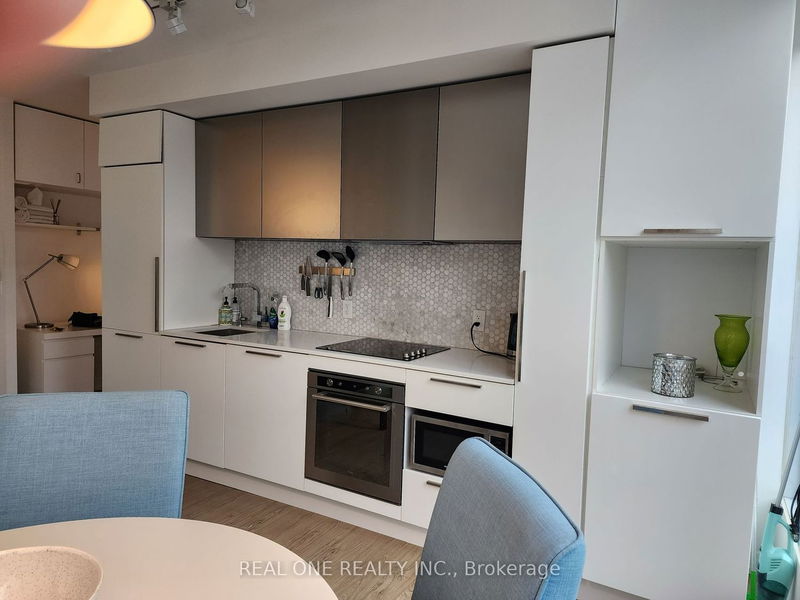 Preview image for 85 Wood St #822, Toronto