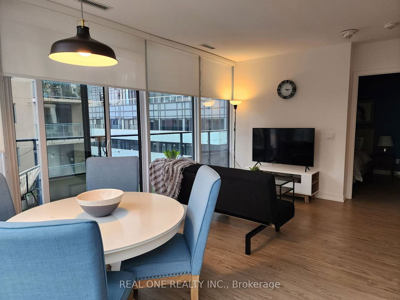 Preview image for 85 Wood St #822, Toronto