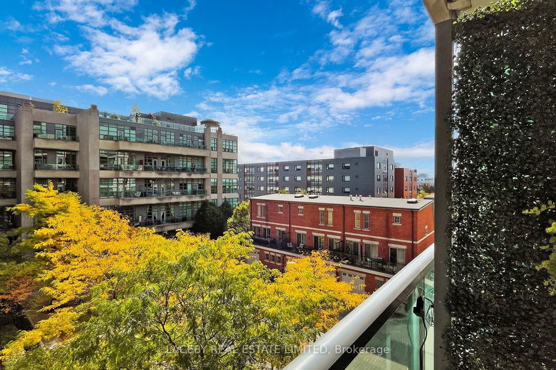 Preview image for 377 Madison Ave #401, Toronto