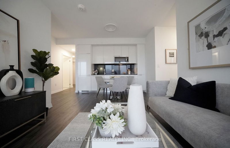 Preview image for 75 Canterbury Pl #1016, Toronto