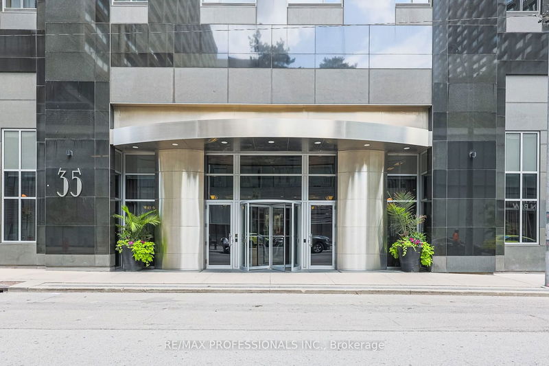 Preview image for 35 Balmuto St #2109, Toronto