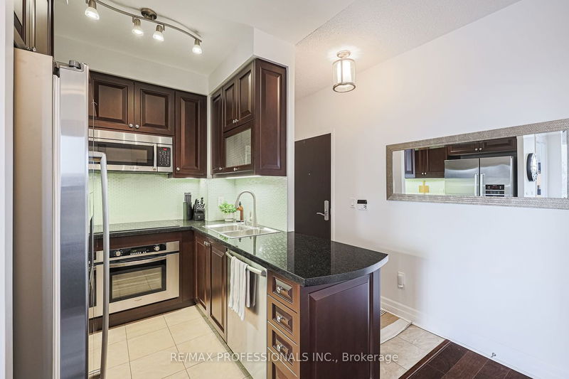 Preview image for 35 Balmuto St #2109, Toronto