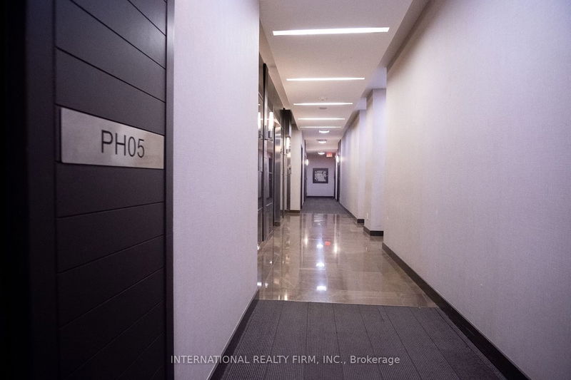 Preview image for 126 Simcoe St #Ph05, Toronto
