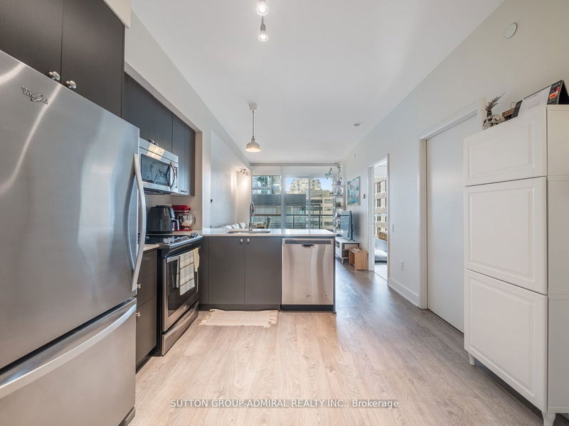 Preview image for 30 Roehampton Ave #621, Toronto