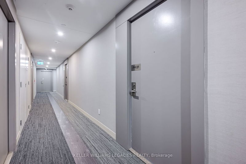 Preview image for 19 Western Battery Rd #Ph21, Toronto