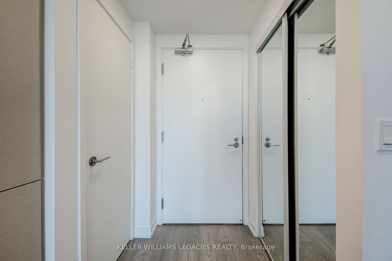 Preview image for 19 Western Battery Rd #Ph21, Toronto