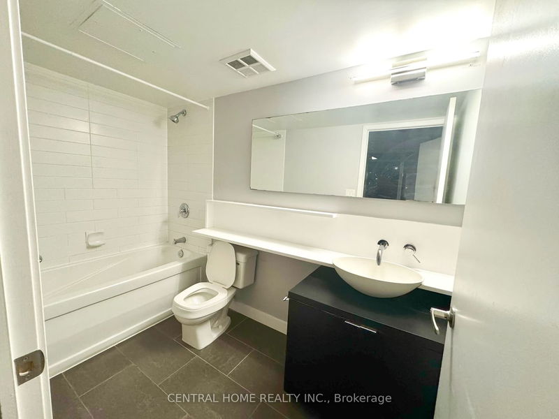 Preview image for 15 Fort York Blvd #3906, Toronto