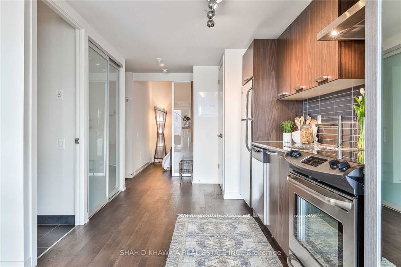 Preview image for 95 Bathurst St #819, Toronto