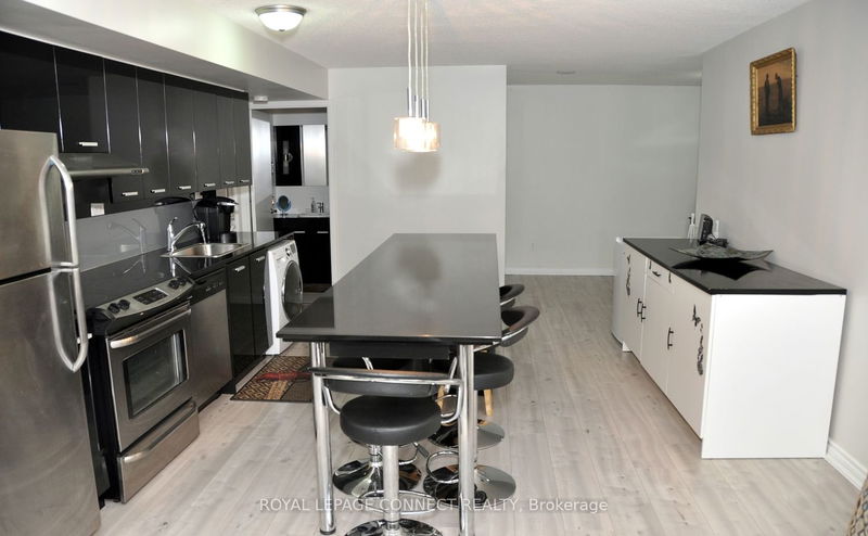 Preview image for 33 Singer Crt #711, Toronto