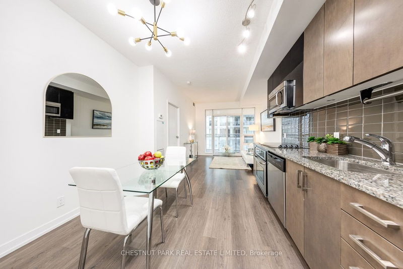 Preview image for 98 Lillian St #1611, Toronto