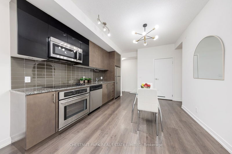 Preview image for 98 Lillian St #1611, Toronto
