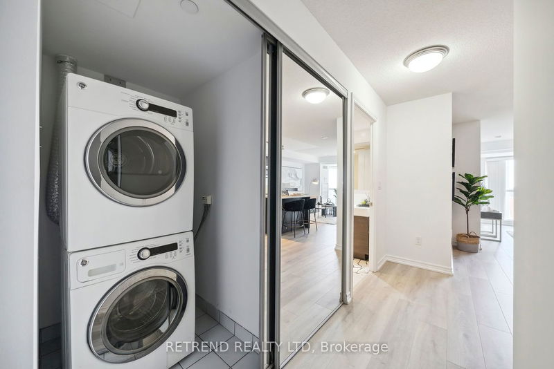 Preview image for 386 Yonge St #1004, Toronto