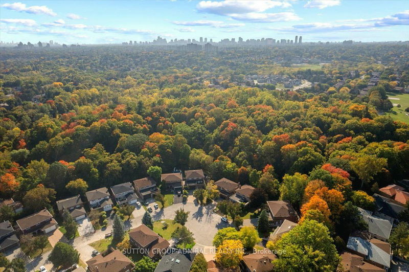 Preview image for 19 Carmel Crt, Toronto
