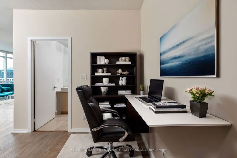 Preview image for 65 Bremner Blvd #2810, Toronto