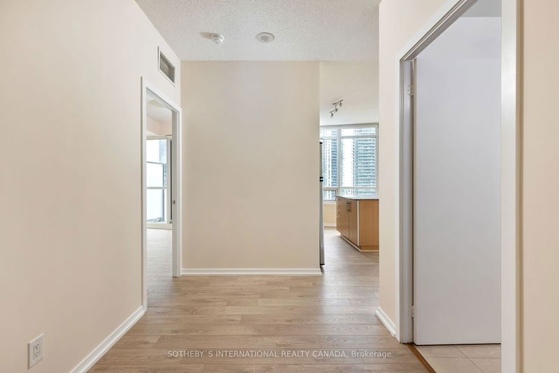 Preview image for 65 Bremner Blvd #2810, Toronto