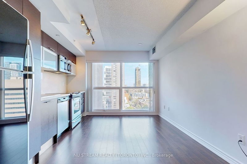 Preview image for 386 Yonge St #1406, Toronto