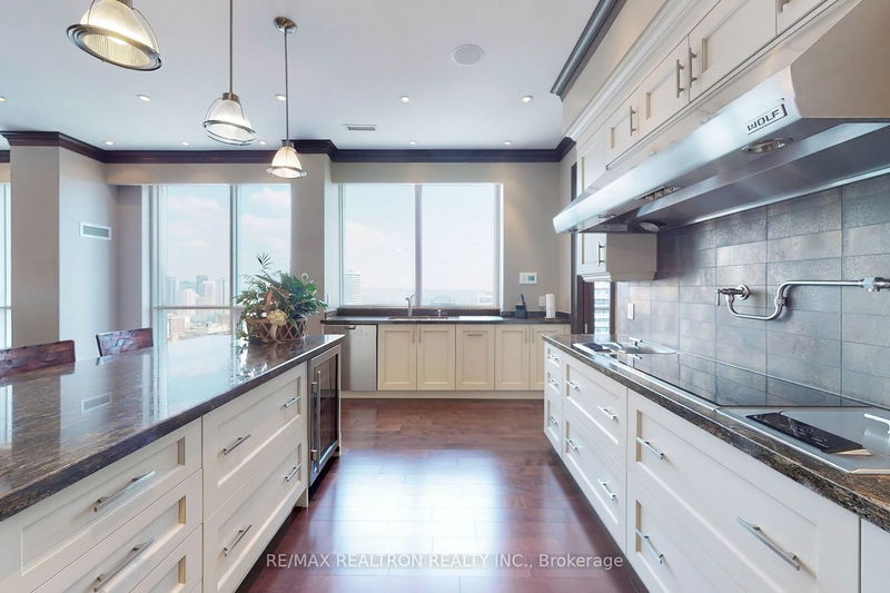 Preview image for 761 Bay St #4001, Toronto