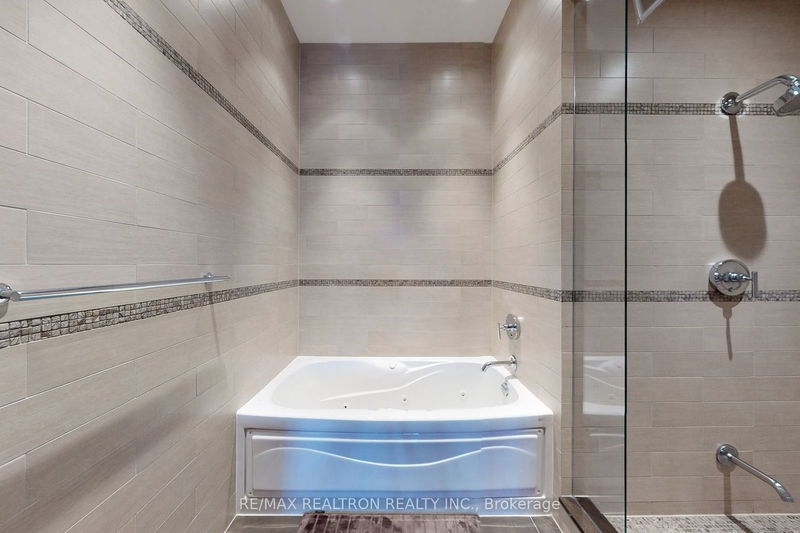 Preview image for 761 Bay St #4001, Toronto