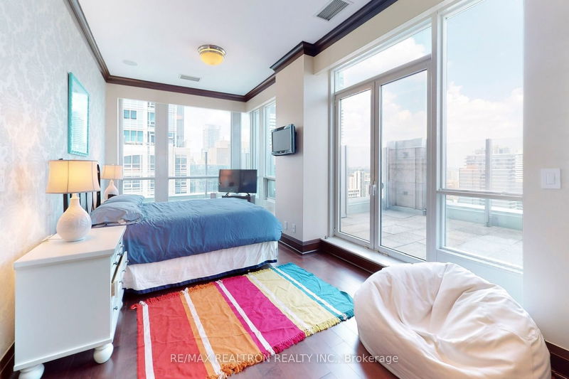 Preview image for 761 Bay St #4001, Toronto